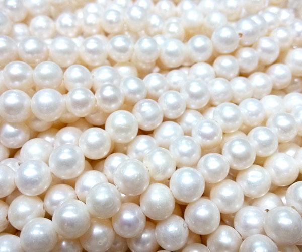 8-9mm Round Freshwater Pearl Strand with Large Holes