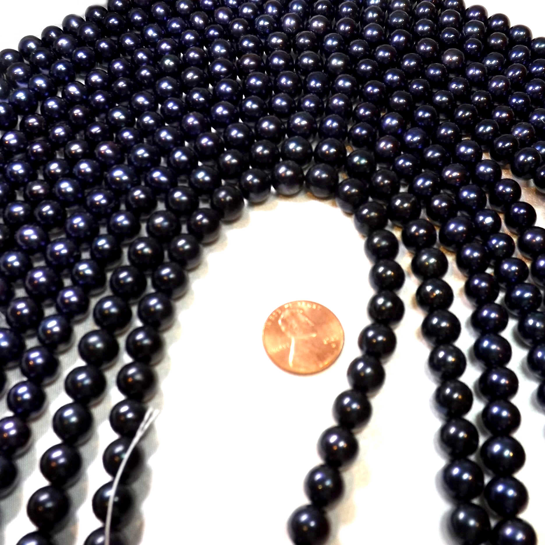 9-10mm AA- Nice Luster Black Overtone Round Pearl Strand