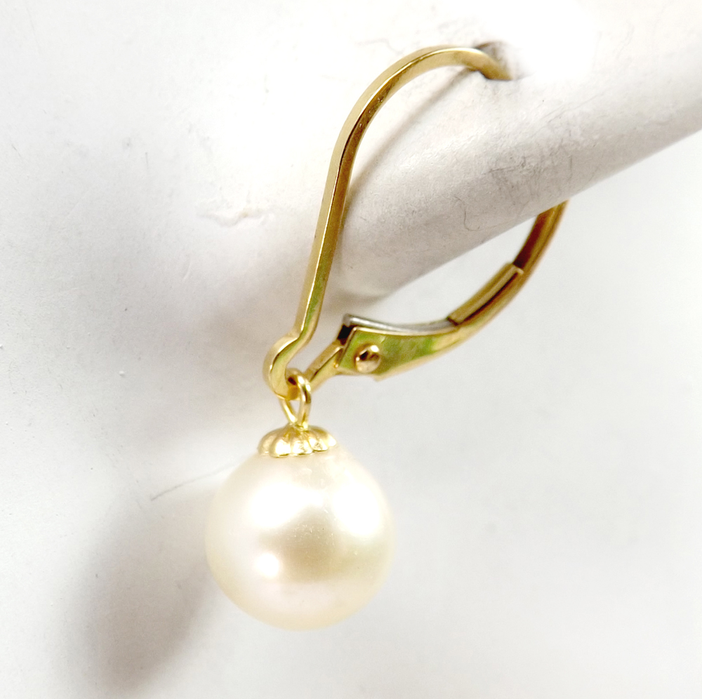 Classic and Elegant 18K Yellow Gold Leverback Round Pearl Earrings